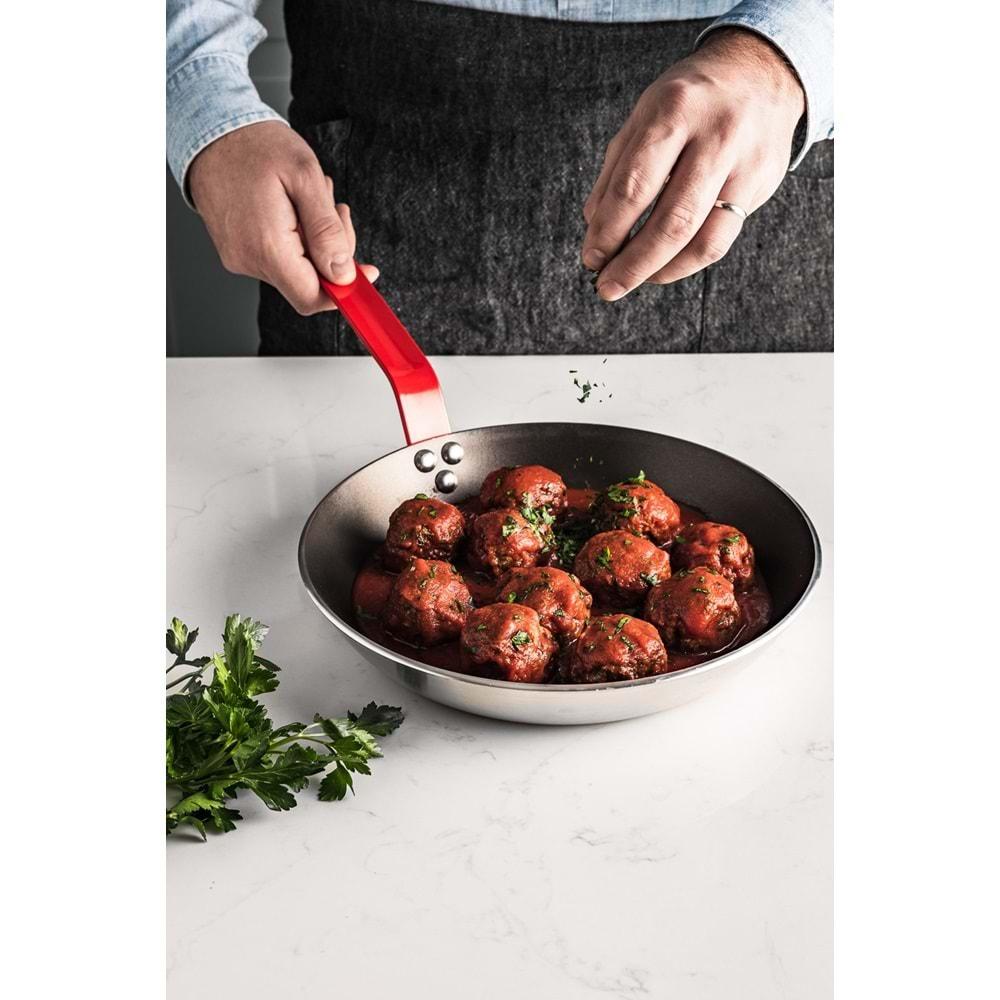 DE BUYER ALÜMİNYUM YAPIŞMAZ TAVA KIRMIZI SAPLI 32 CM